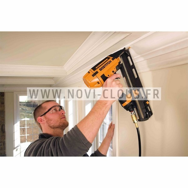 DEWALT CLOUEUR CHARPENTE DCN692P2 + 22 000 clous 70 mm annelés galva 12 µ