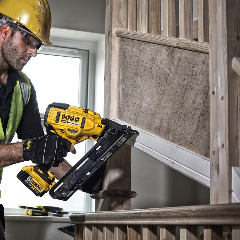 AGRAFEUSE SANS FIL 18V XR DEWALT PAS CHER